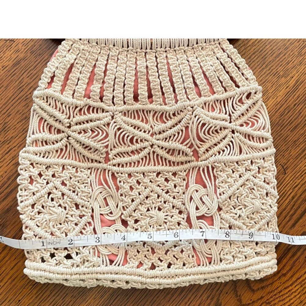 Boho Cream Woven Purse with Sculpted Wood Handles Peach Canvas Lining - Picture 6 of 7